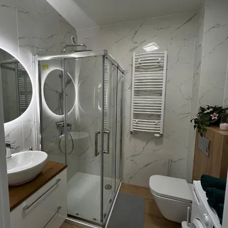 Comfortable Near Manufaktura Free Parking